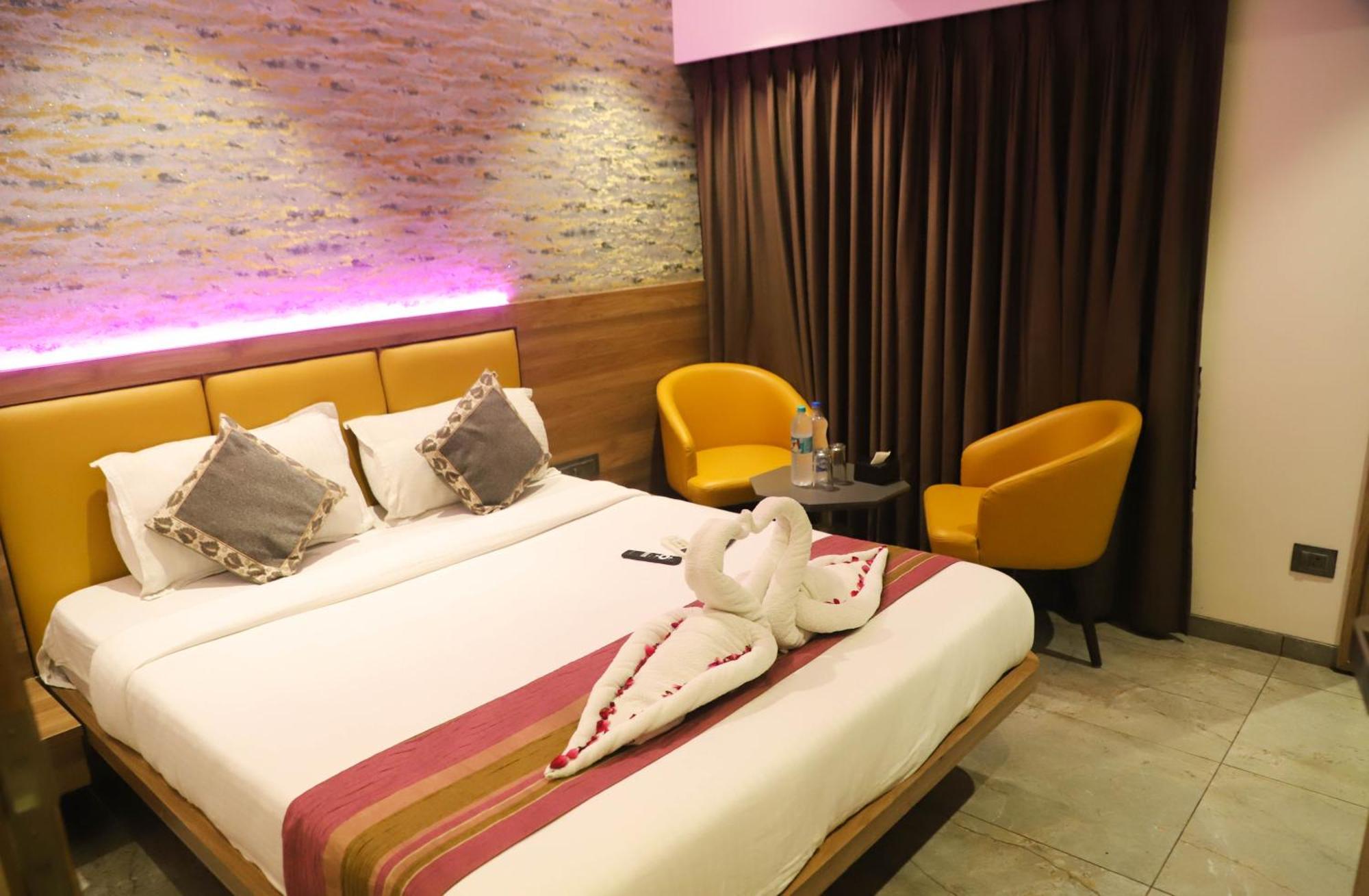 Hotel Aura Inn Airoli ,Digha Нави Мумбай Екстериор снимка